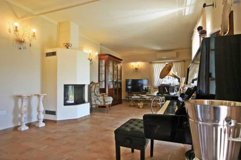 Dom w Montecatini, Tuscany 10082557