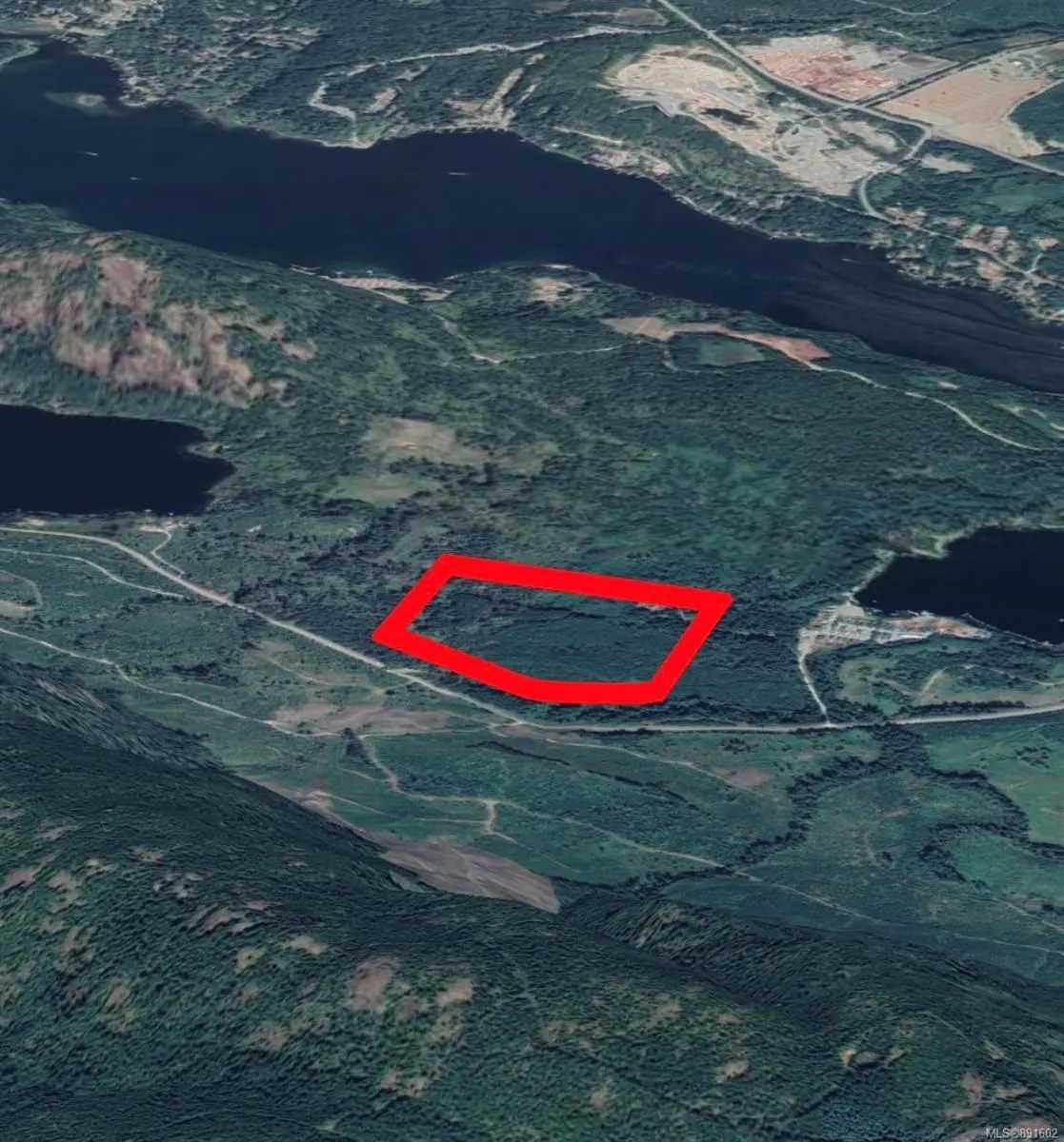 Terre dans Lac Cowichan, Colombie britannique 10082593