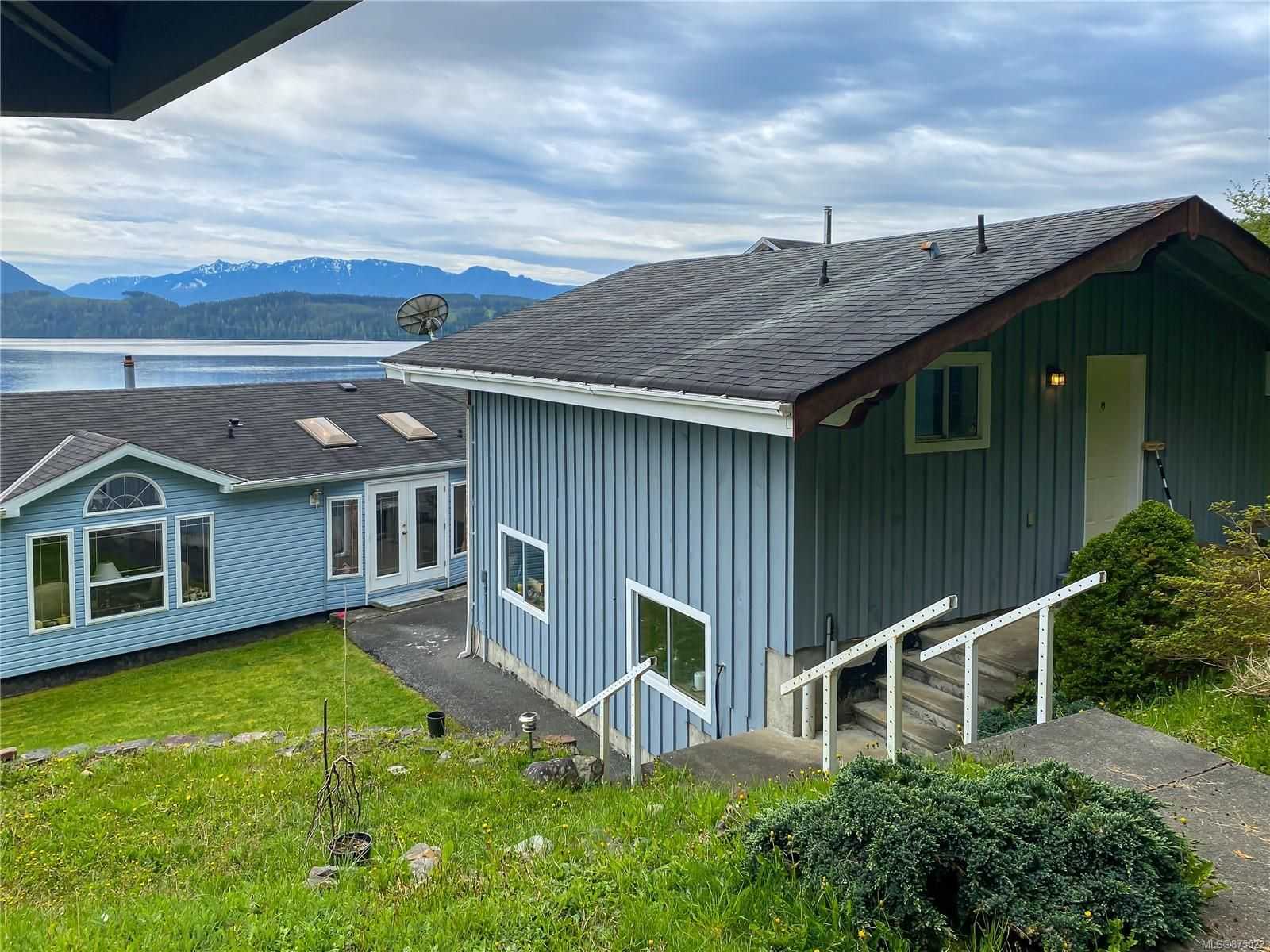 House in North Island, BC 10082628