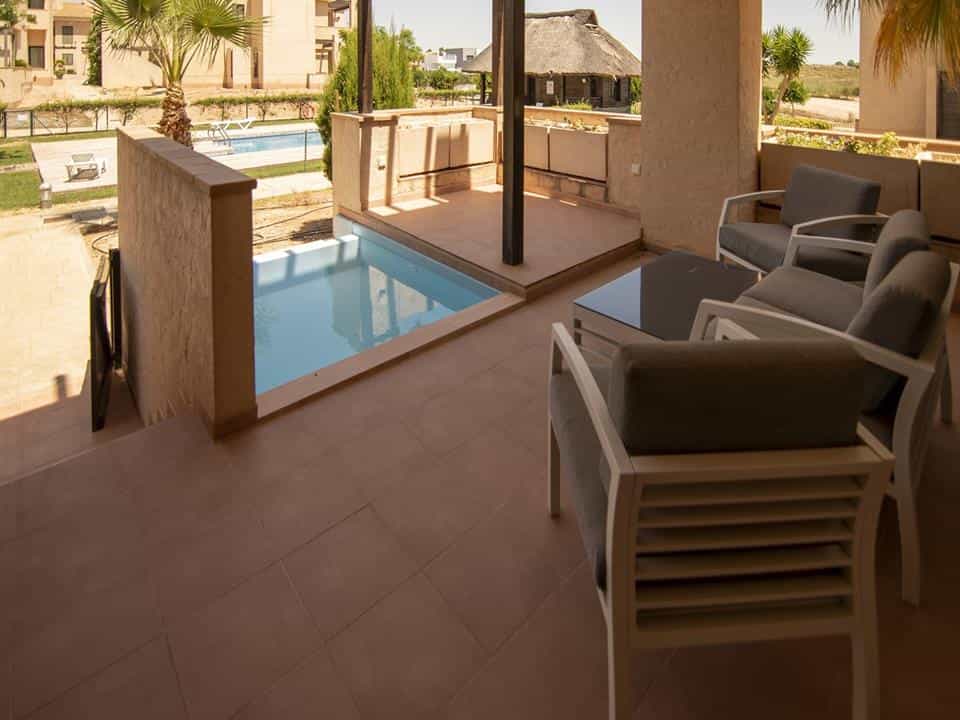 Eigentumswohnung im Hacienda Del Alamo Golf Resort, Murcia 10082680