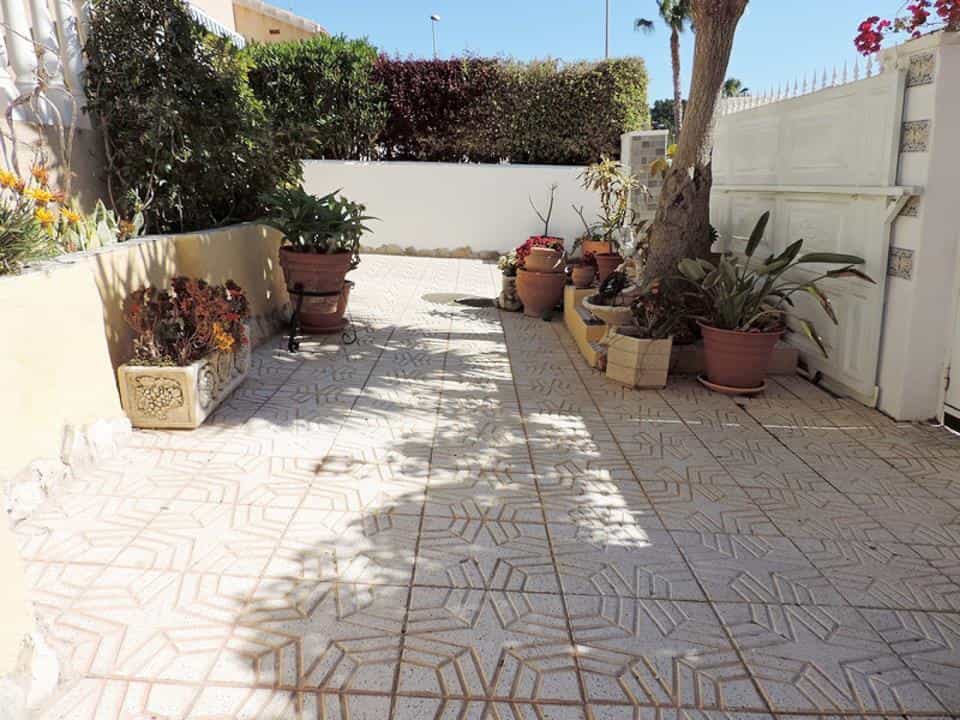 rumah dalam Pinar De Campoverde, Alicante 10082705