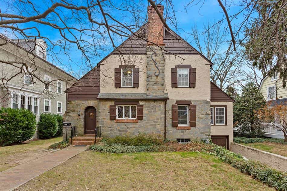 House in Chevy Chase Village, Maryland 10083560