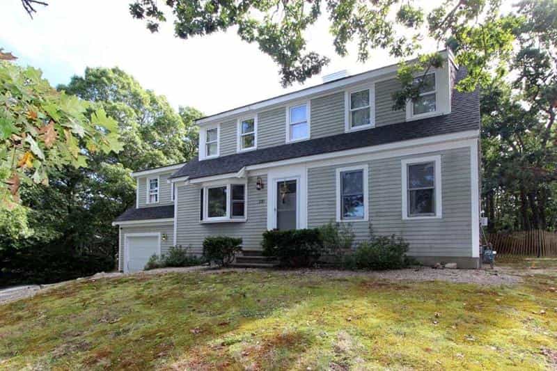House in Pondsville, Massachusetts 10083598