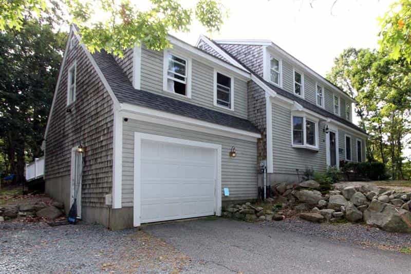 Hus i Pondsville, Massachusetts 10083598