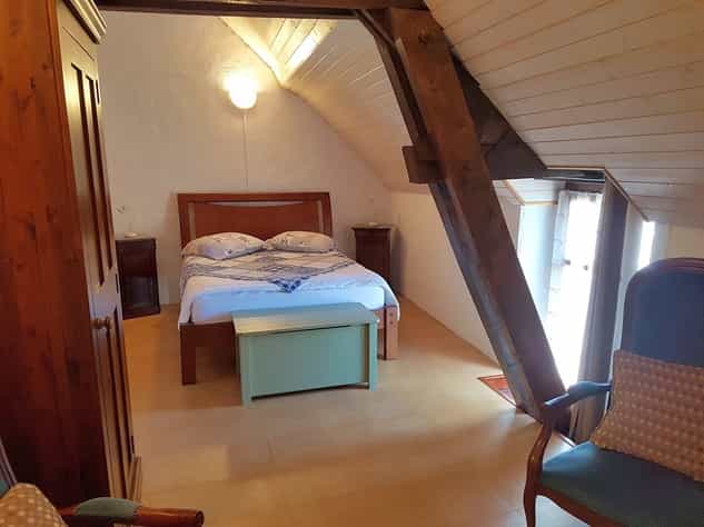 房子 在 La Trimouille, Poitou-Charentes 10083658