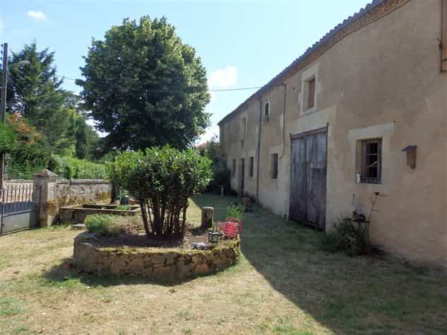 Casa nel Luchapt, Poitou-Charentes 10083667