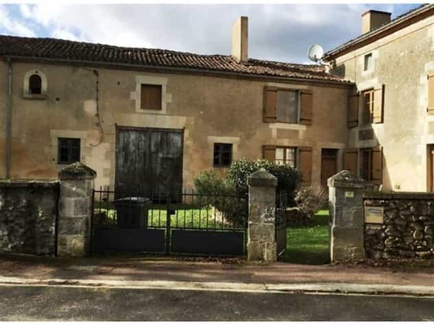 Rumah di Luchapt, Nouvelle-Aquitaine 10083667