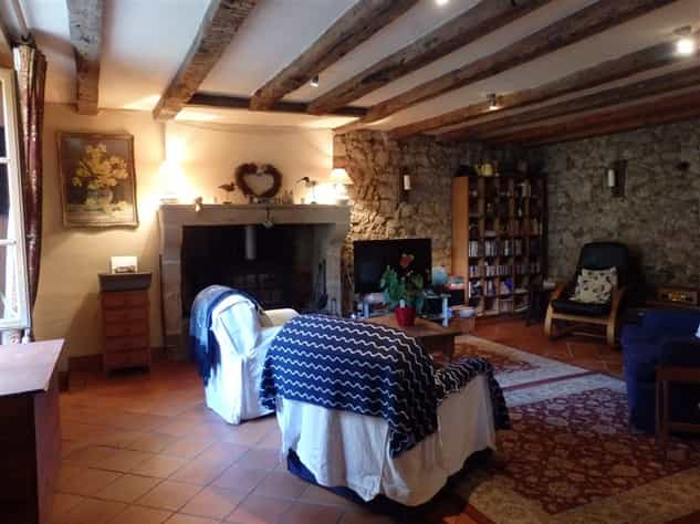 rumah dalam Luchapt, Poitou-Charentes 10083667