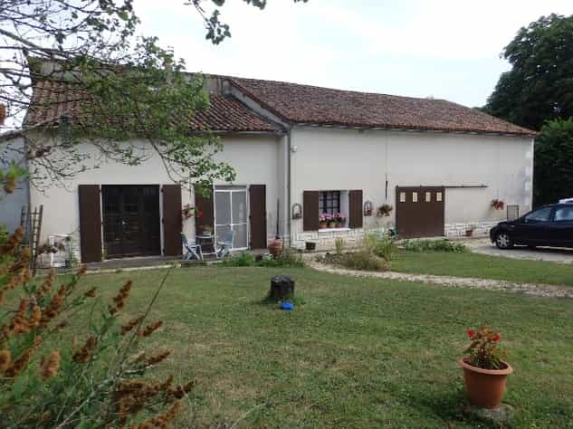 House in Romagne, Nouvelle-Aquitaine 10083668