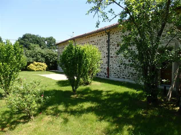 House in Lathus St Remy, Poitou-Charentes 10083670
