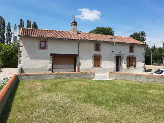 Haus im Lathus St Remy, Poitou-Charentes 10083670