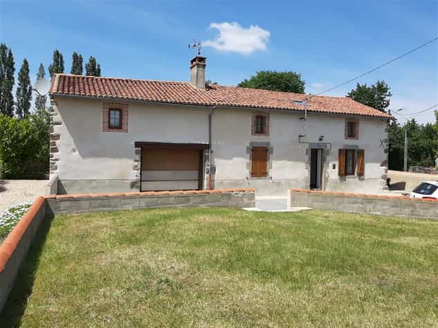 House in Thiat, Nouvelle-Aquitaine 10083670
