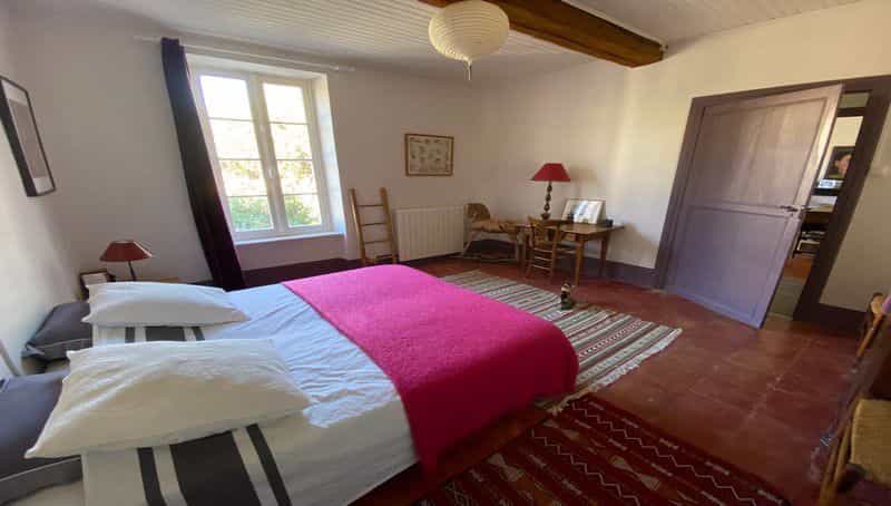σπίτι σε Ginestas, Languedoc-Roussillon 10083704
