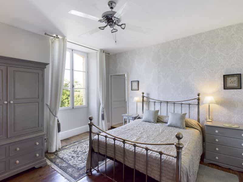 公寓 在 Monpazier, Aquitaine 10083719