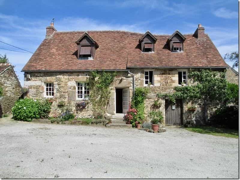 Hus i La Baroche-sous-Luce, Normandie 10083725