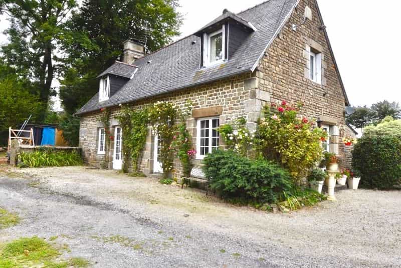 σπίτι σε Sourdeval, Basse-Normandie 10083727