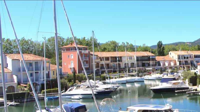 Condominium in Grimaud, Provence-Alpes-Cote d'Azur 10083735