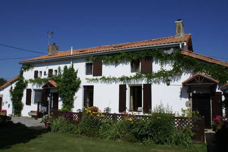 loger dans L'Absie, Poitou-Charentes 10083747