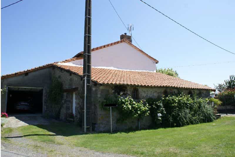 loger dans L'Absie, Poitou-Charentes 10083747