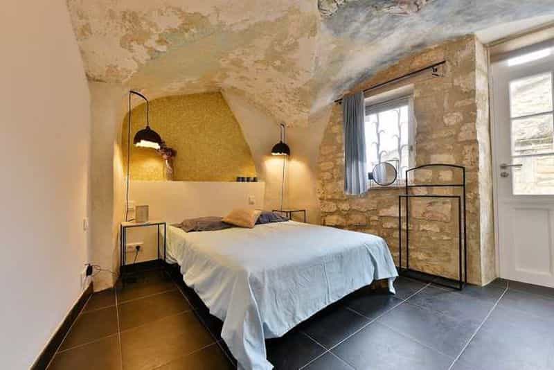 房子 在 Uzes, Languedoc-Roussillon 10083774