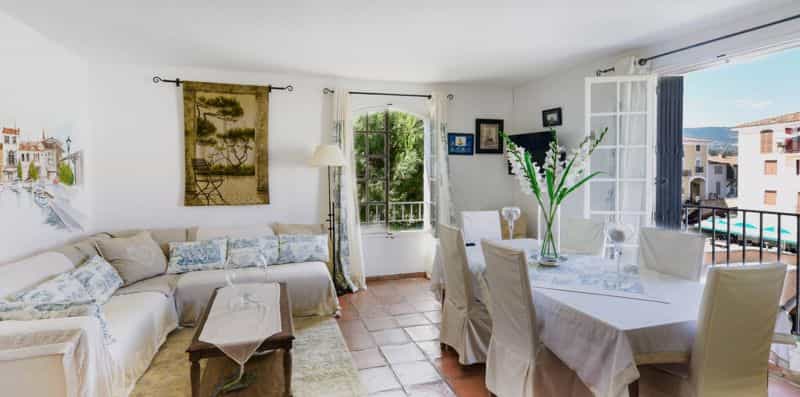 Condominium in Grimaud, Provence-Alpes-Cote d'Azur 10083781