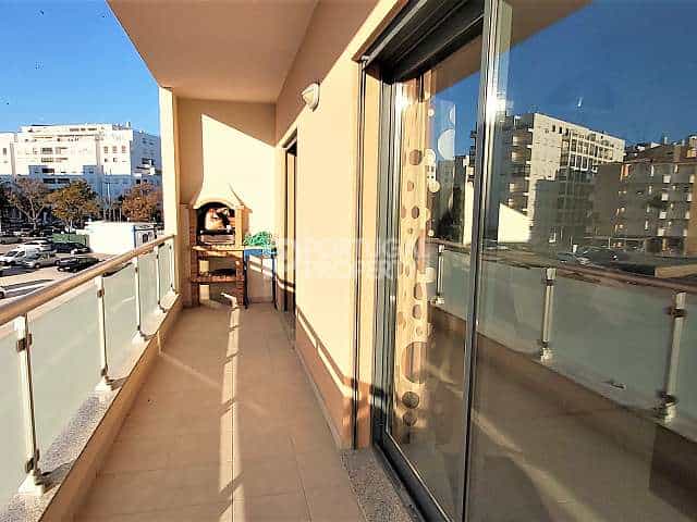 Condominium in Quarteira, Algarve 10084038