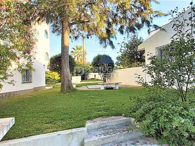 Eigentumswohnung im Quarteira, Algarve 10084081