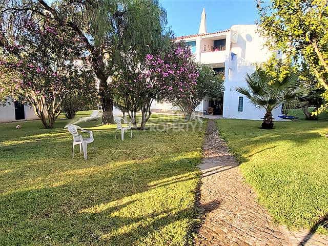Condominium dans Quarteira, Algarve 10084081
