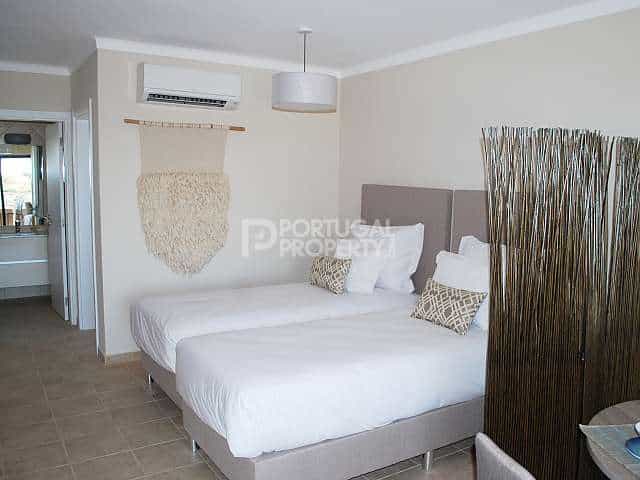 Condominium in Carvoeiro, Faro 10084240