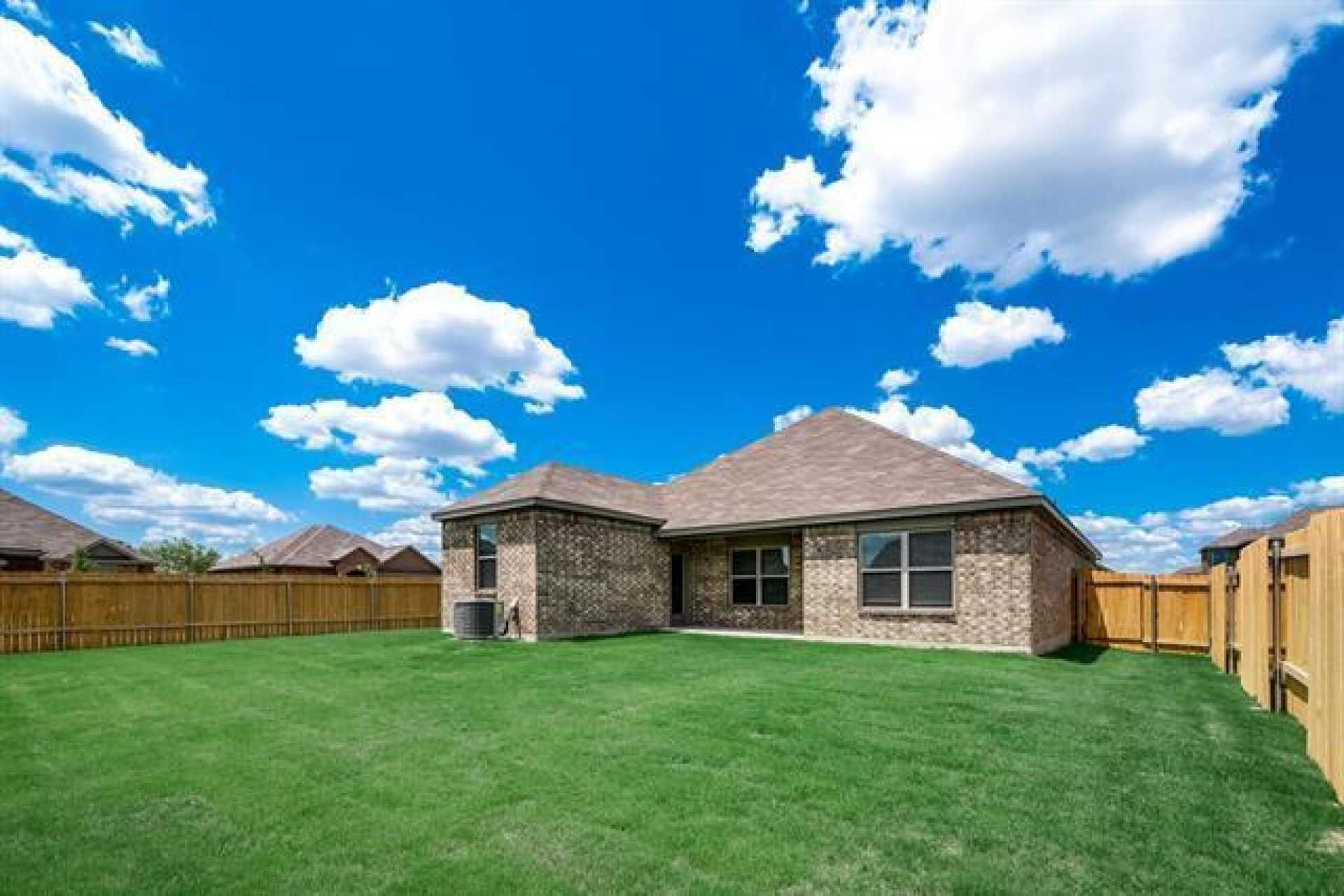 House in Crowley, Texas 10084288