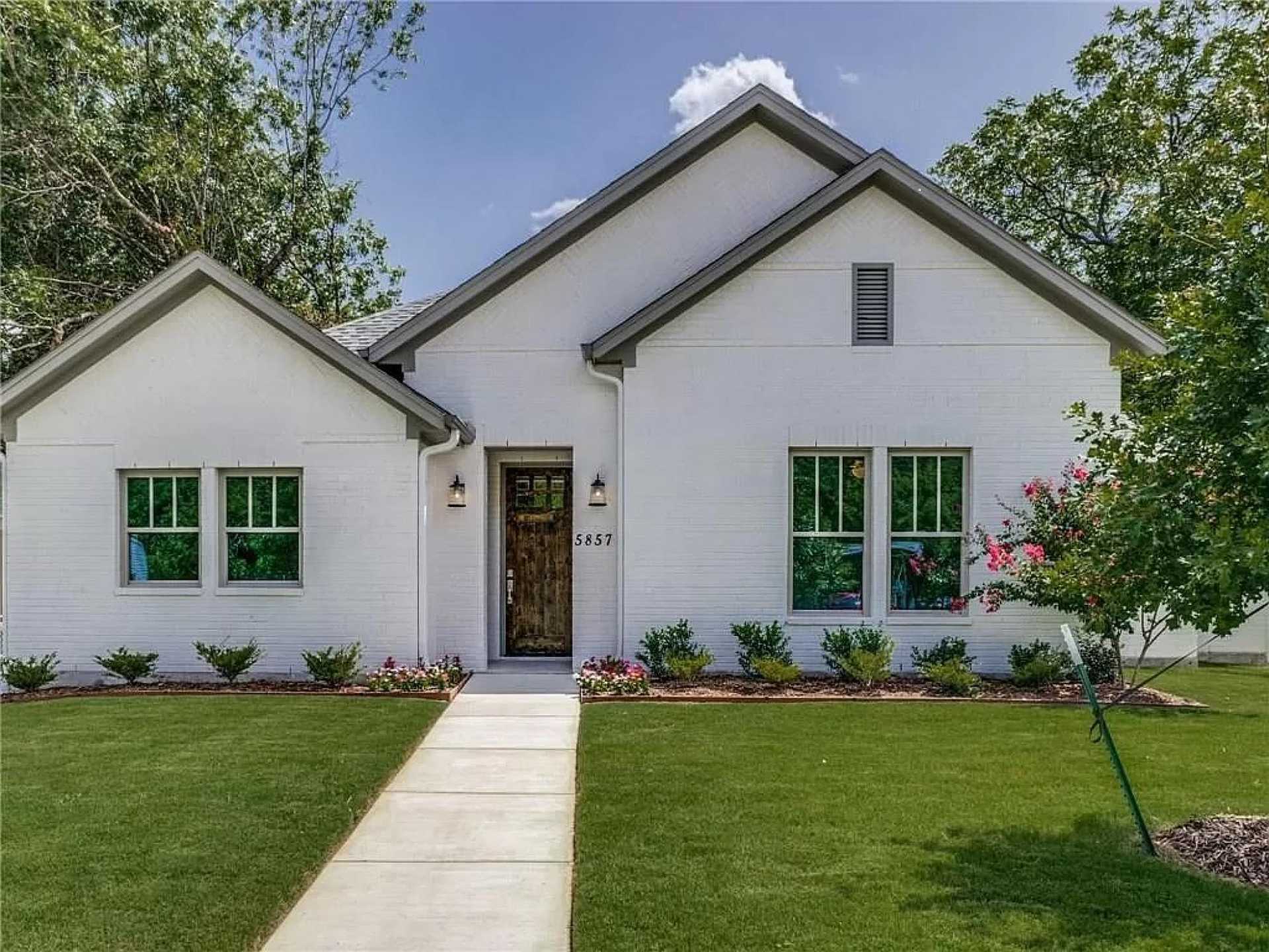 House in Westworth Village, Texas 10084491