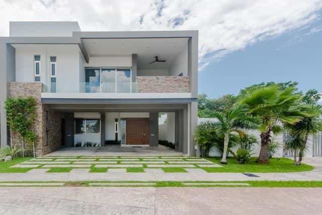 House in Playa del Carmen, Quintana Roo 10084745