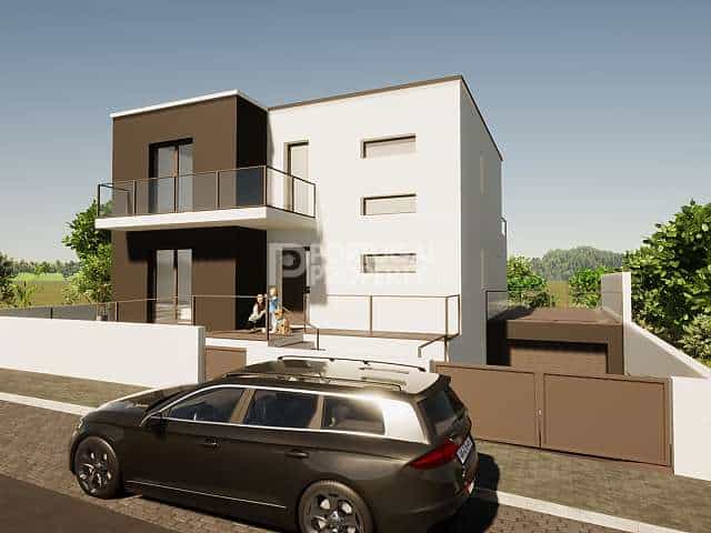 House in Ferrel, Leiria 10085173