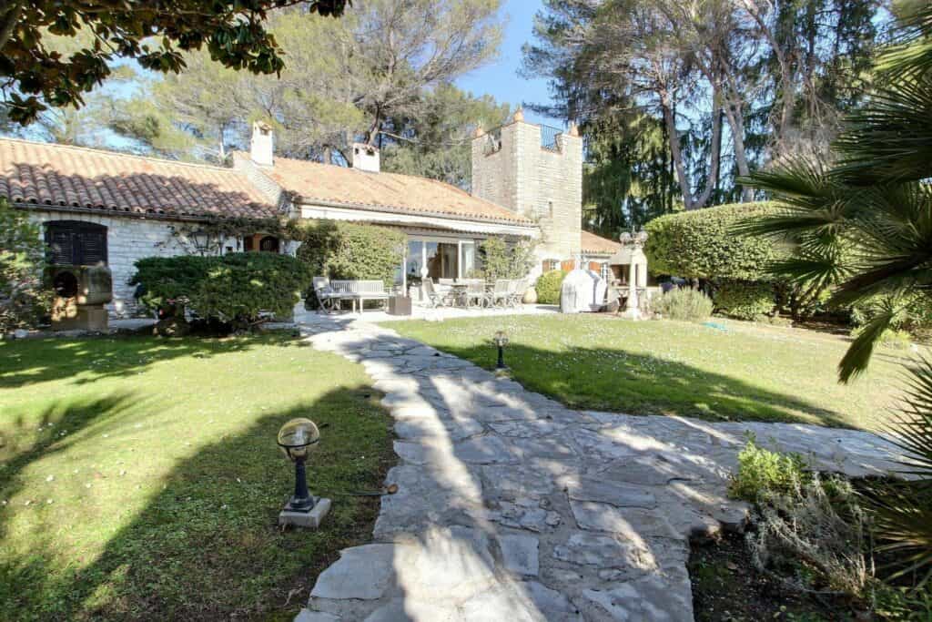 Rumah di biota, Provence-Alpes-Cote d'Azur 10085872