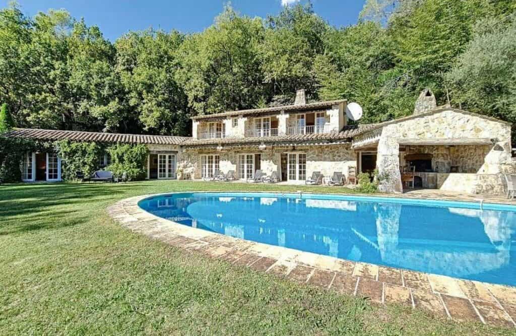 loger dans Tourrettes-sur-Loup, Provence-Alpes-Côte d'Azur 10085905