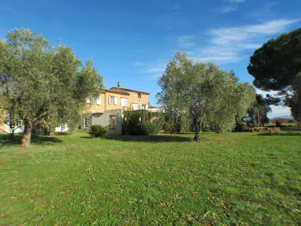 Dom w La Motte, Provence-Alpes-Cote d'Azur 10085916