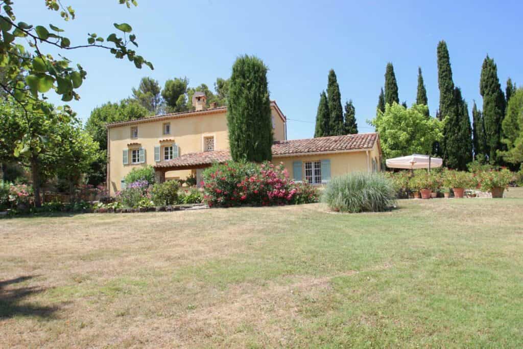 Talo sisään Fayence, Provence-Alpes-Cote d'Azur 10085939