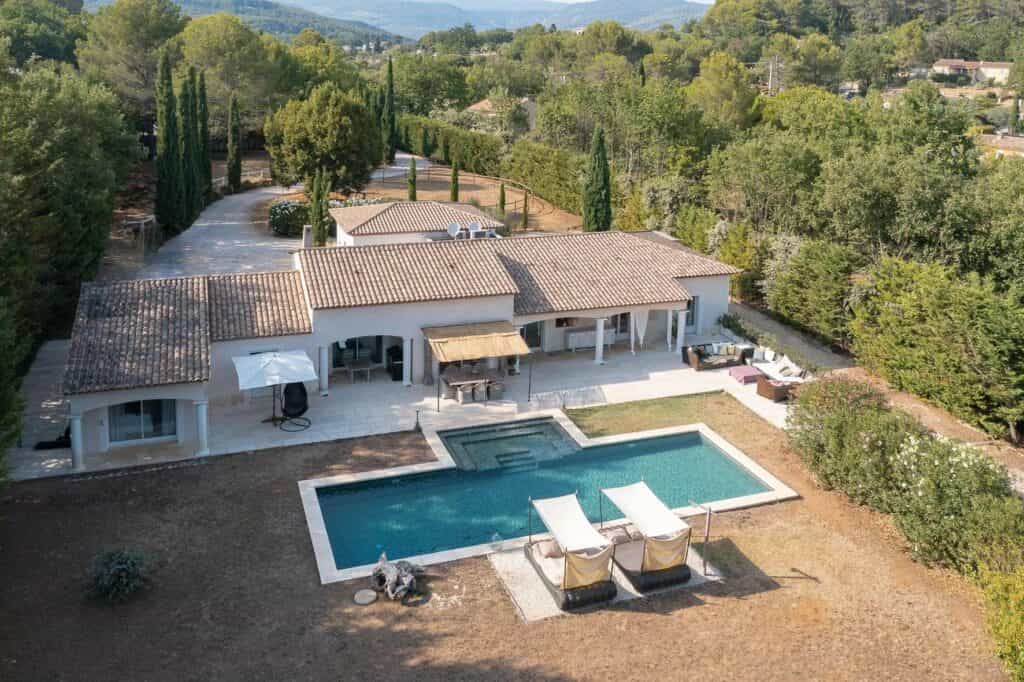 집 에 Draguignan, Provence-Alpes-Cote d'Azur 10085943