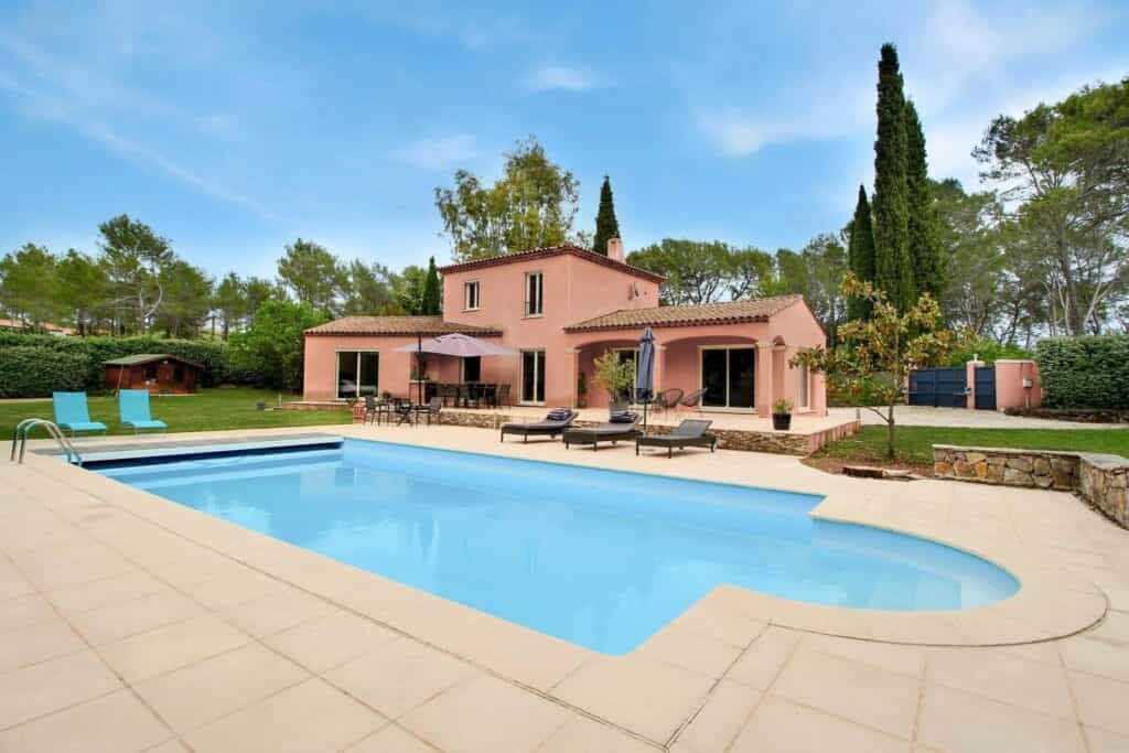 Hus i Bagnols-en-Foret, Provence-Alpes-Cote d'Azur 10085982