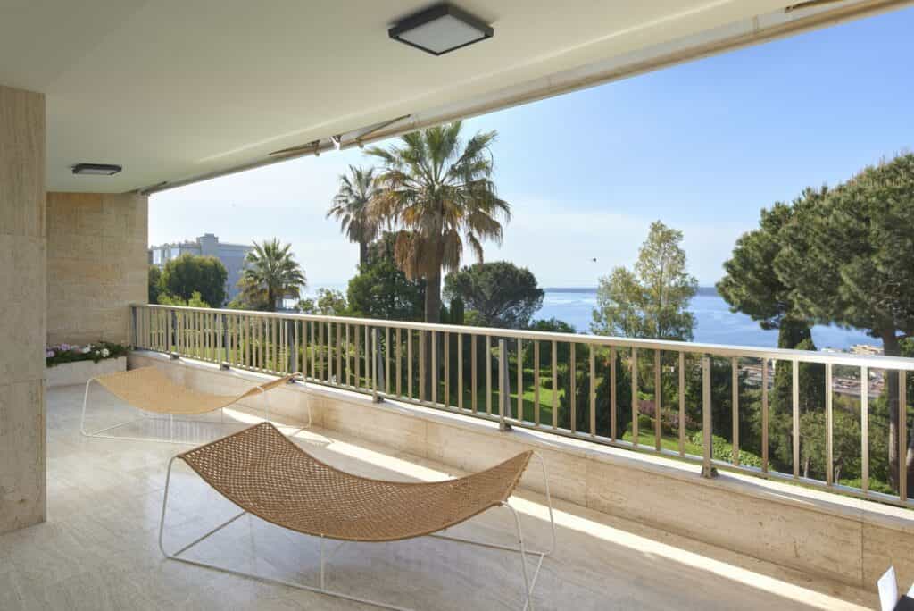 Condominium in Le Cannet, Provence-Alpes-Cote d'Azur 10086062