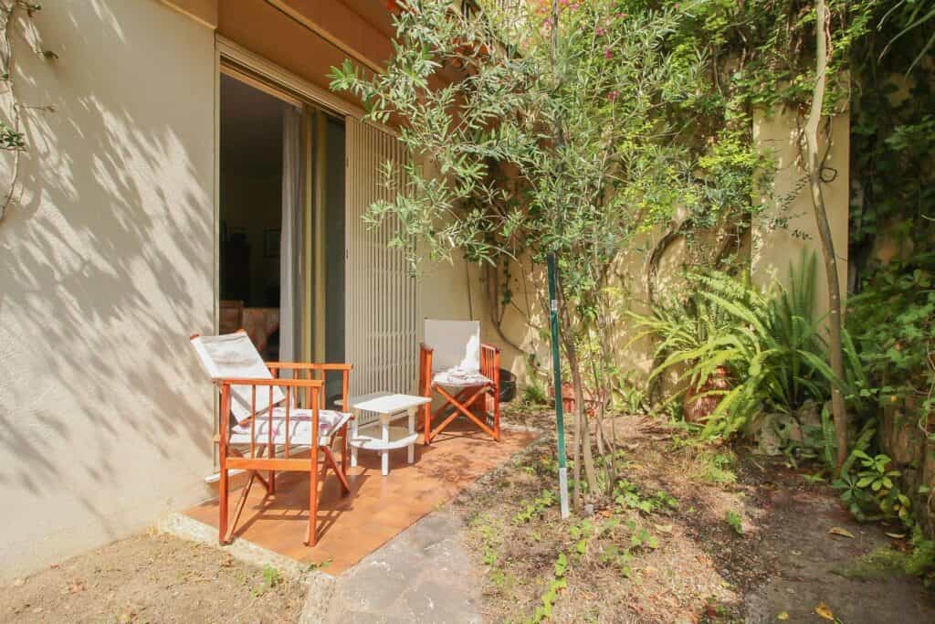 Condominium in Garavan, Provence-Alpes-Cote d'Azur 10086179