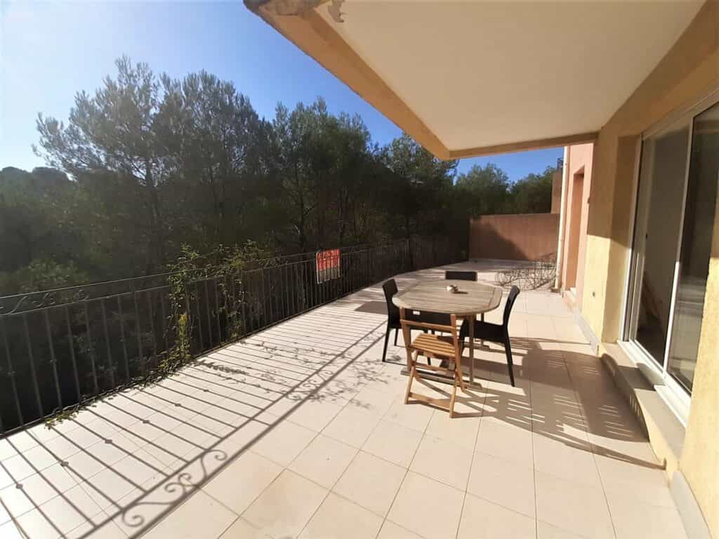 公寓 在 Mougins, Provence-Alpes-Cote d'Azur 10086195