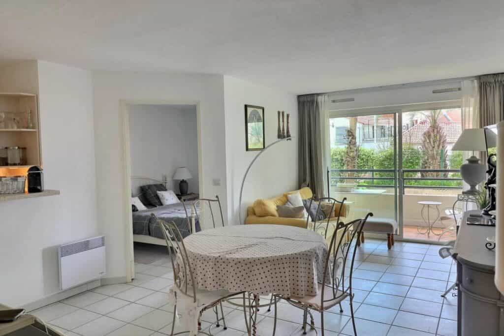 Condominium dans Agay, Provence-Alpes-Cote d'Azur 10086204