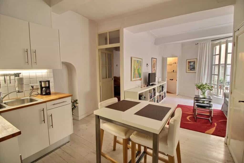Condominium in Saint-Tropez, Provence-Alpes-Cote d'Azur 10086207
