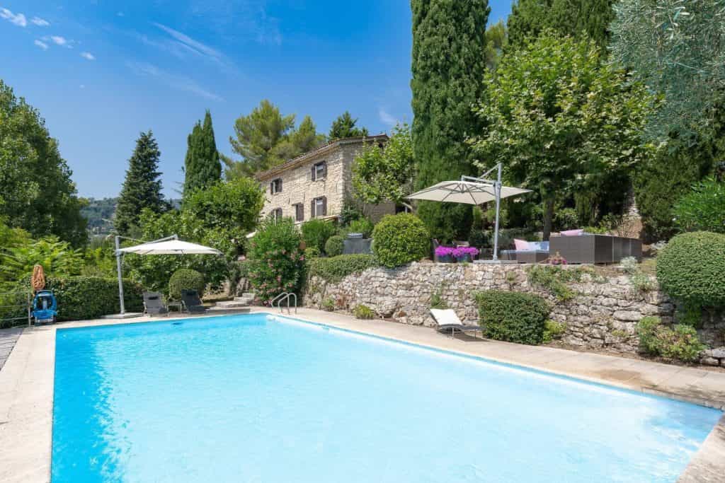 Huis in Chateauneuf-Grasse, Provence-Alpes-Côte d'Azur 10086264