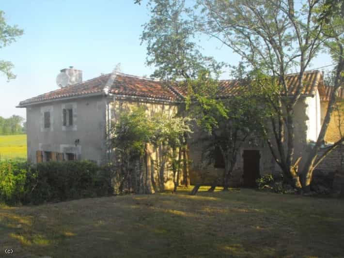 House in Alloue, Nouvelle-Aquitaine 10087703