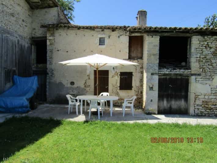 Casa nel Civray, Poitou-Charentes 10087767