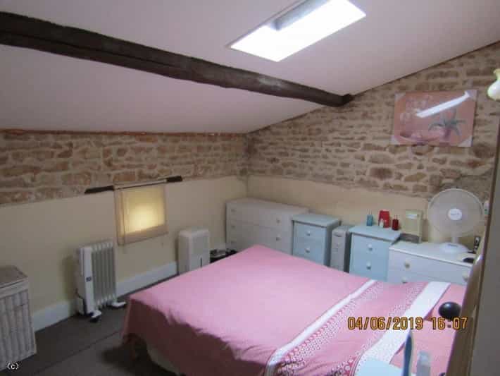 rumah dalam Civray, Poitou-Charentes 10087767