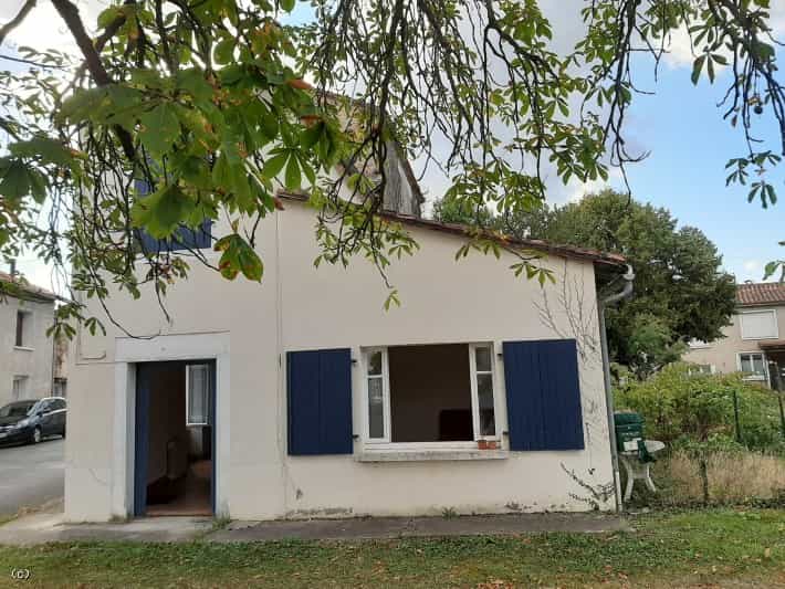 casa en Cellefrouin, Poitou-Charentes 10087777