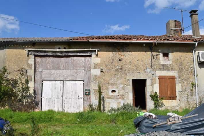 House in Civray, Nouvelle-Aquitaine 10087840